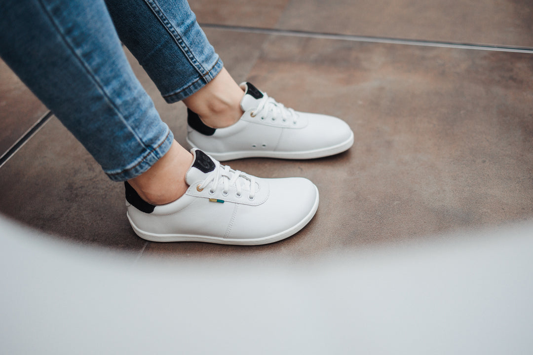 Be Lenka Royale - White & Black - Cuero