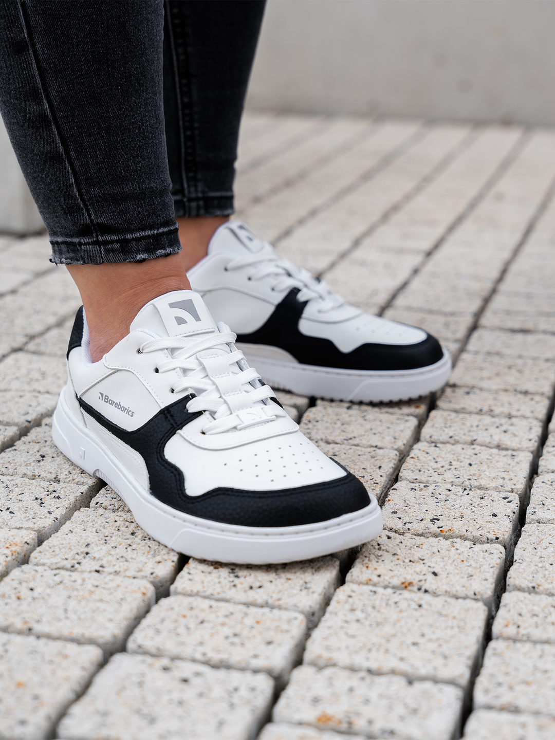 Barebarics Zing - White & Black - Cuero